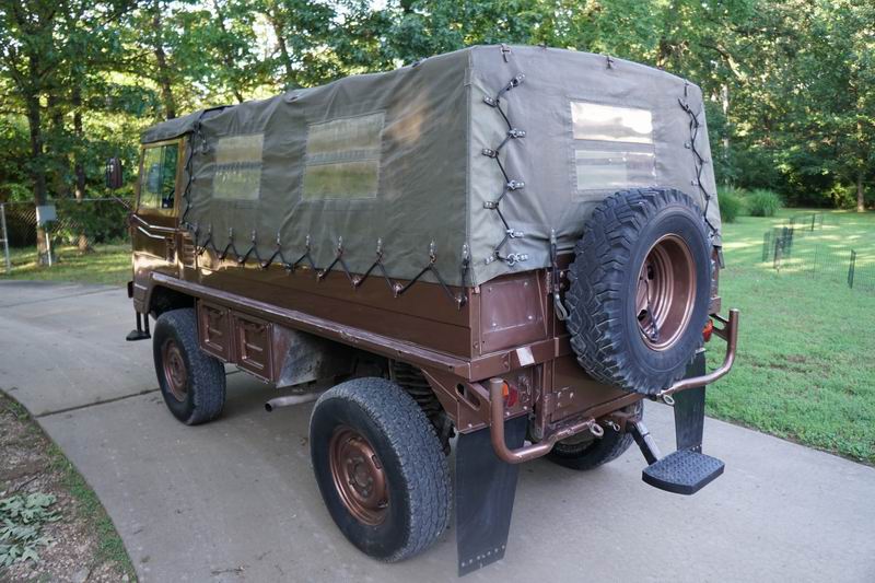 Troop Carrier with 4 rear seats. 
In good mechani ..